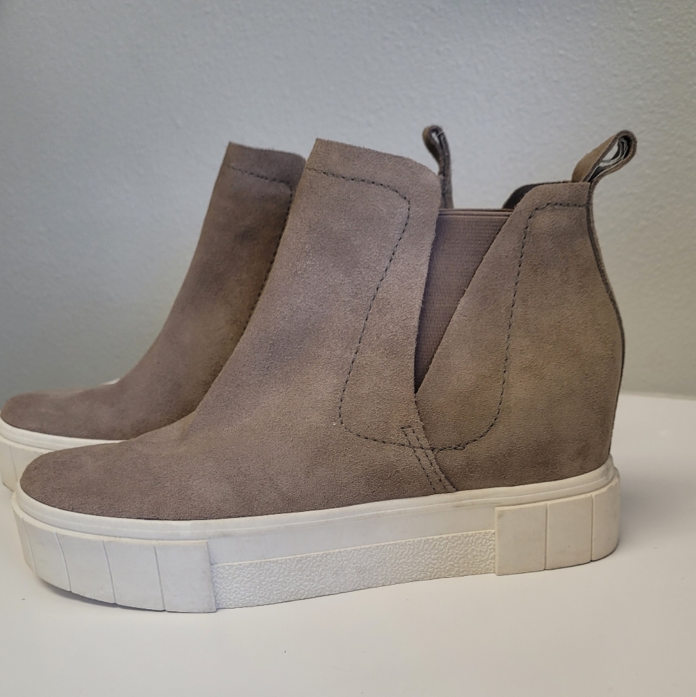 Dolce Vita Suede Slip On Boots Platforms Size 7.5